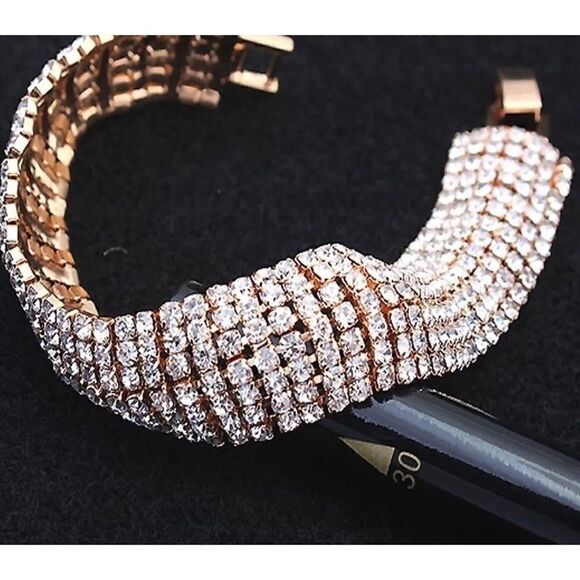 🌹 New sparkling ✨ gorgeous crystal & gold bracelet  🌹 - Picture 5 of 7